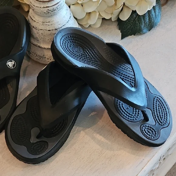 CROCS Black Slip-On Thong Sandals. 8W. New Unworn. - Picture 3 of 5